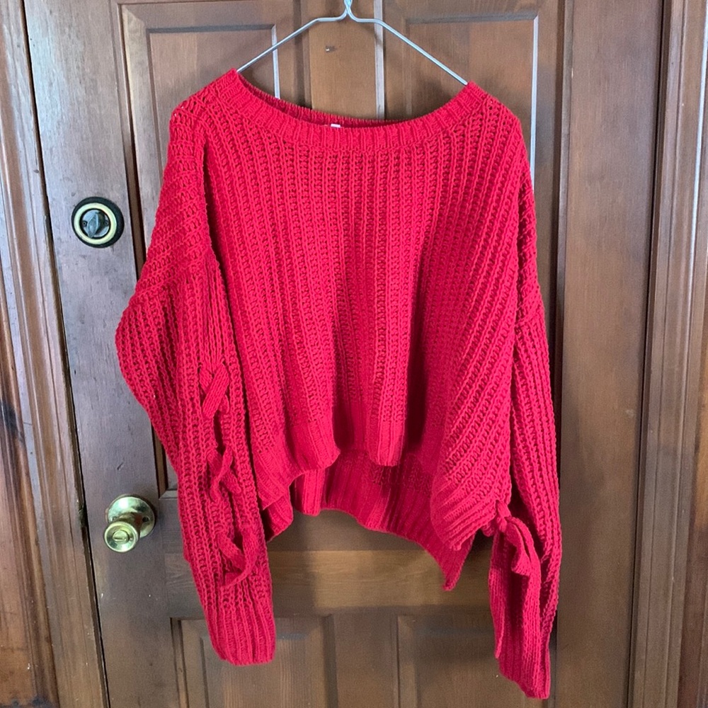 Women’s red knit cropped sweater with cross knit sleeves size xl, good condition